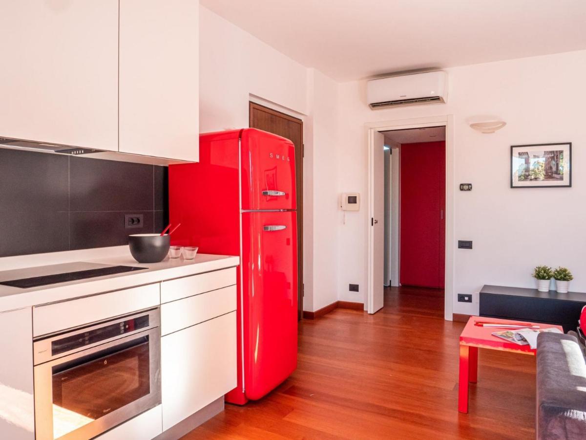 Bright One-bedroom With Terrace In Apartment Milan