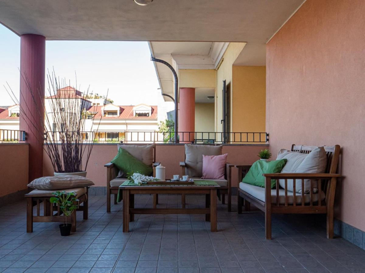 Bright One-bedroom With Terrace In Apartment