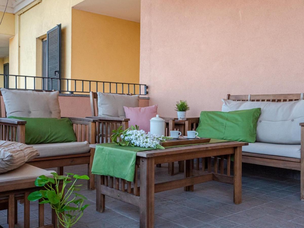 Apartment Bright One-bedroom With Terrace In