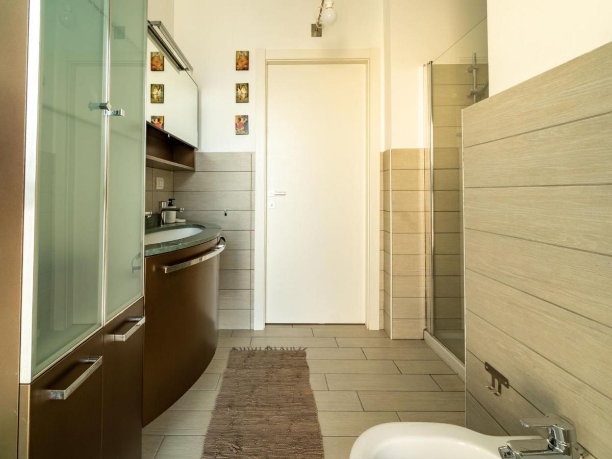 The Best Rent - Spacious Four-bedroom Close To Forlanini Distrct Apartment Milan