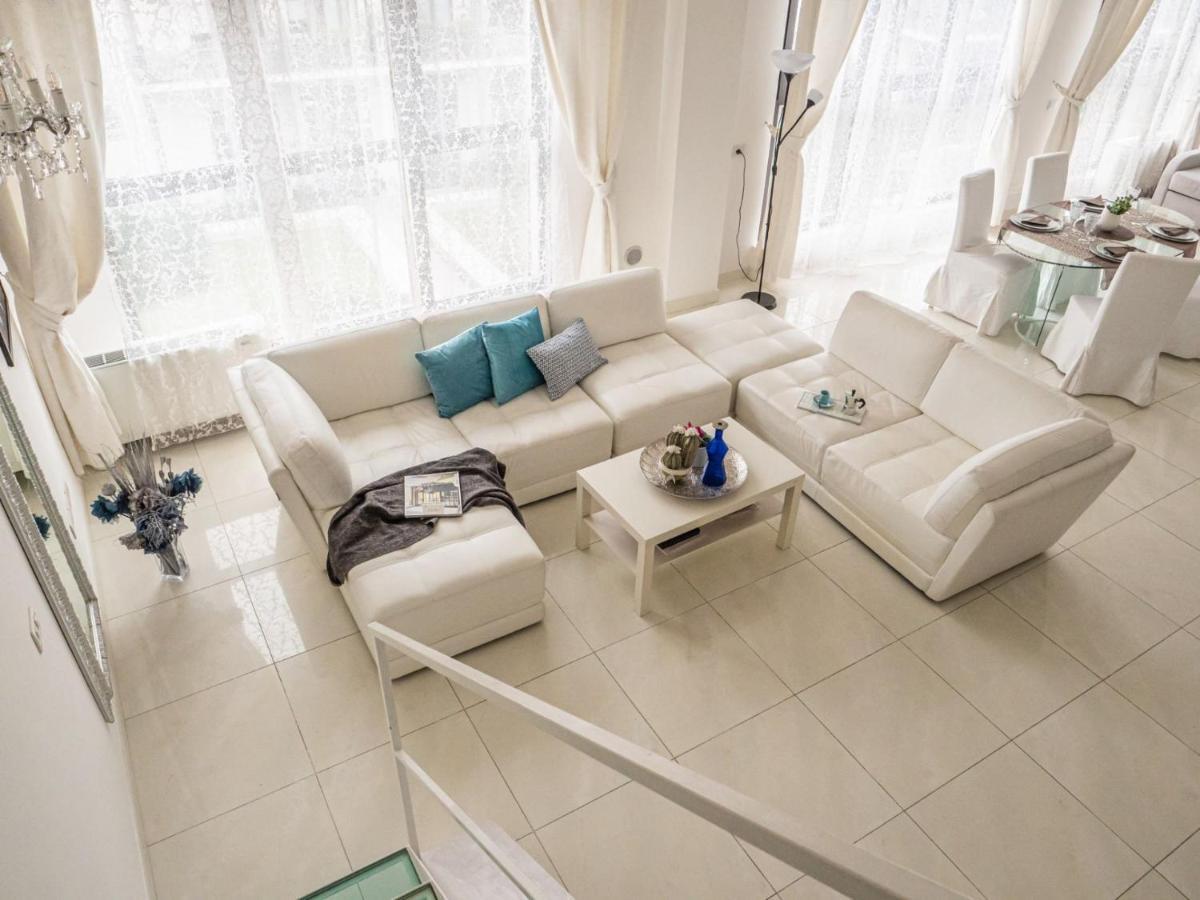 The Rent - Spacious With Balcony In Viale Monza Milan
