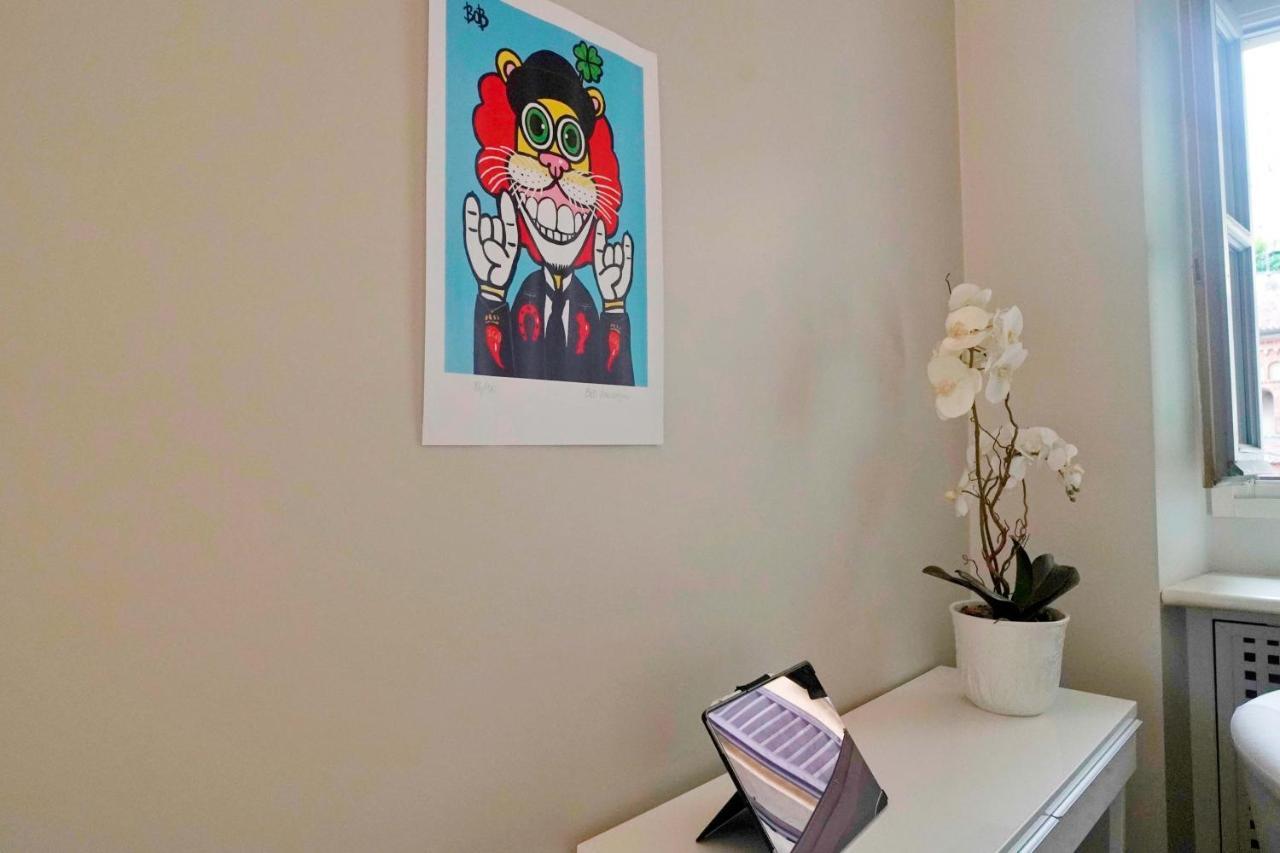 Chic 1bdr With Shared Terrace Steps From Duomo By Rentopolis