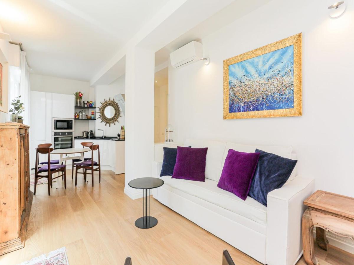 The Rent - With Balcony In Amendola Milan