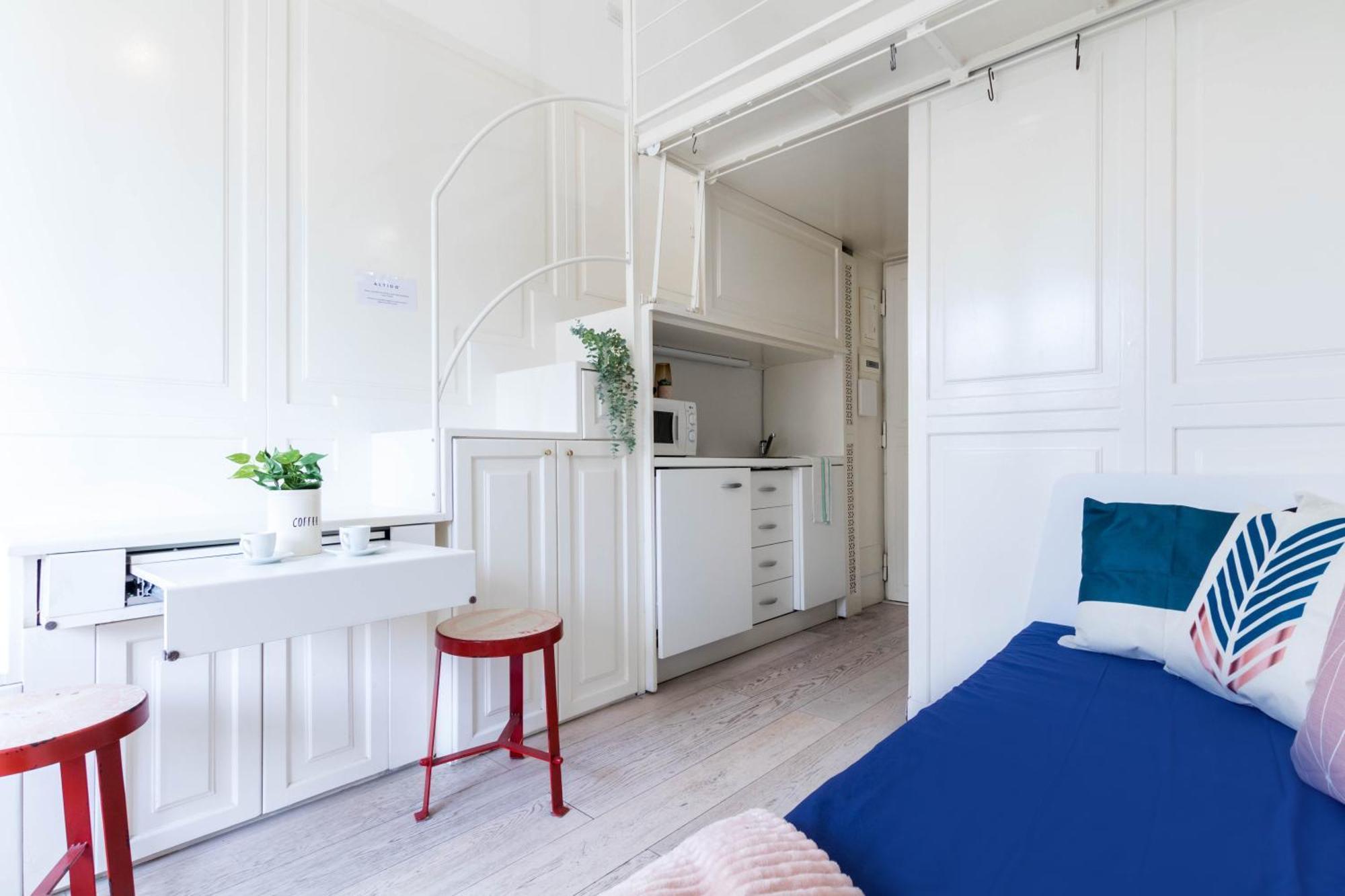 Apartment Joivy Lovely For 2 With Balcony Near Duomo Milan