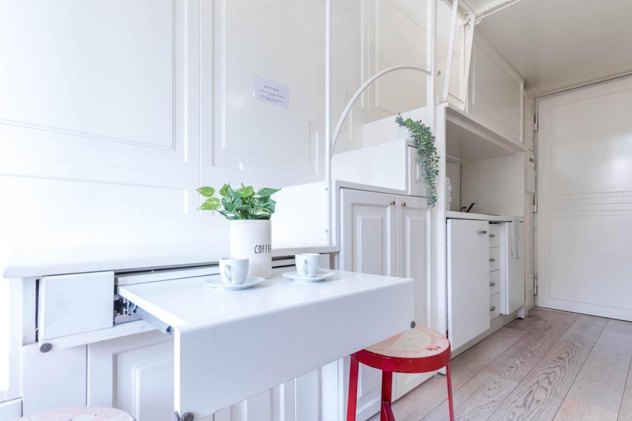 Apartment Joivy Lovely For 2 With Balcony Near Duomo