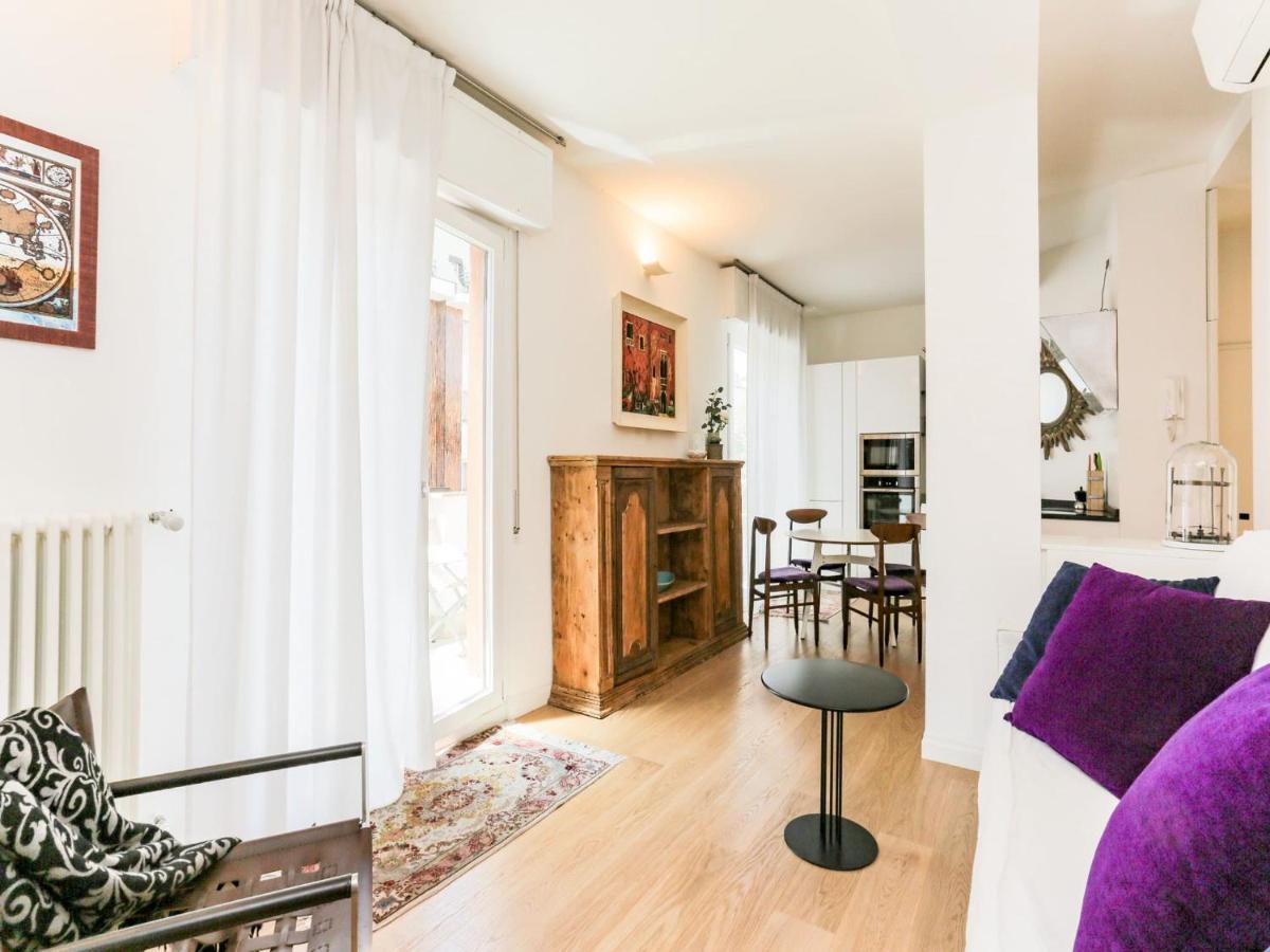 The Rent - With Balcony In Amendola Apartment *