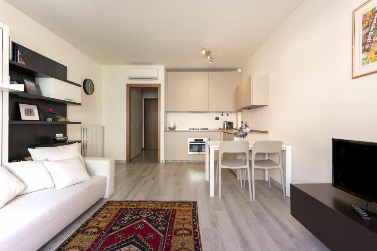 Apartment Pastorelli - With Parking - By Halldis Milan