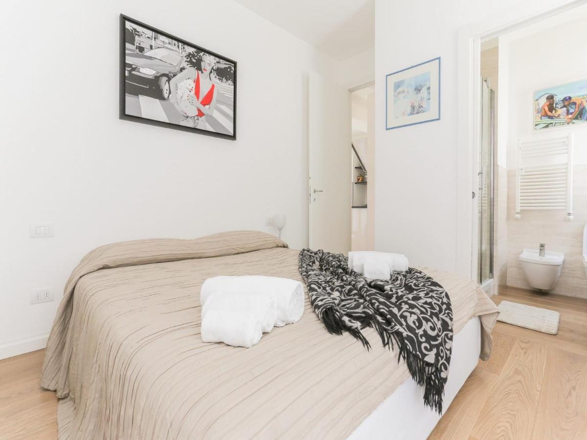 The Rent - With Balcony In Amendola Apartment *
