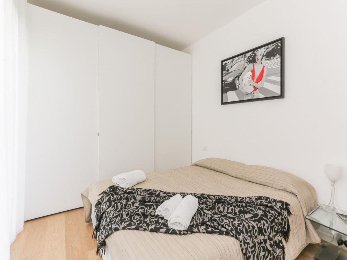 The Rent - With Balcony In Amendola * Milan
