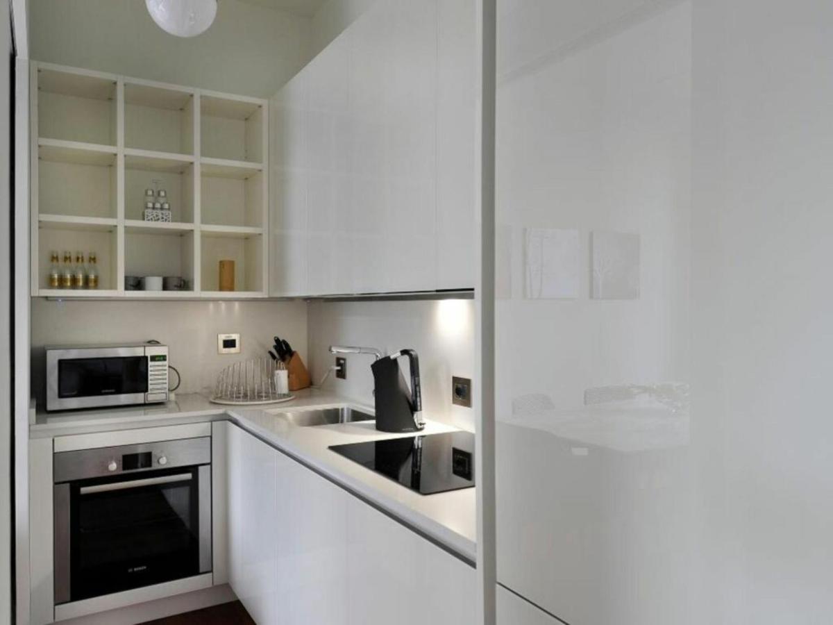 Castillia, Bosco Verticale Apartment Milan
