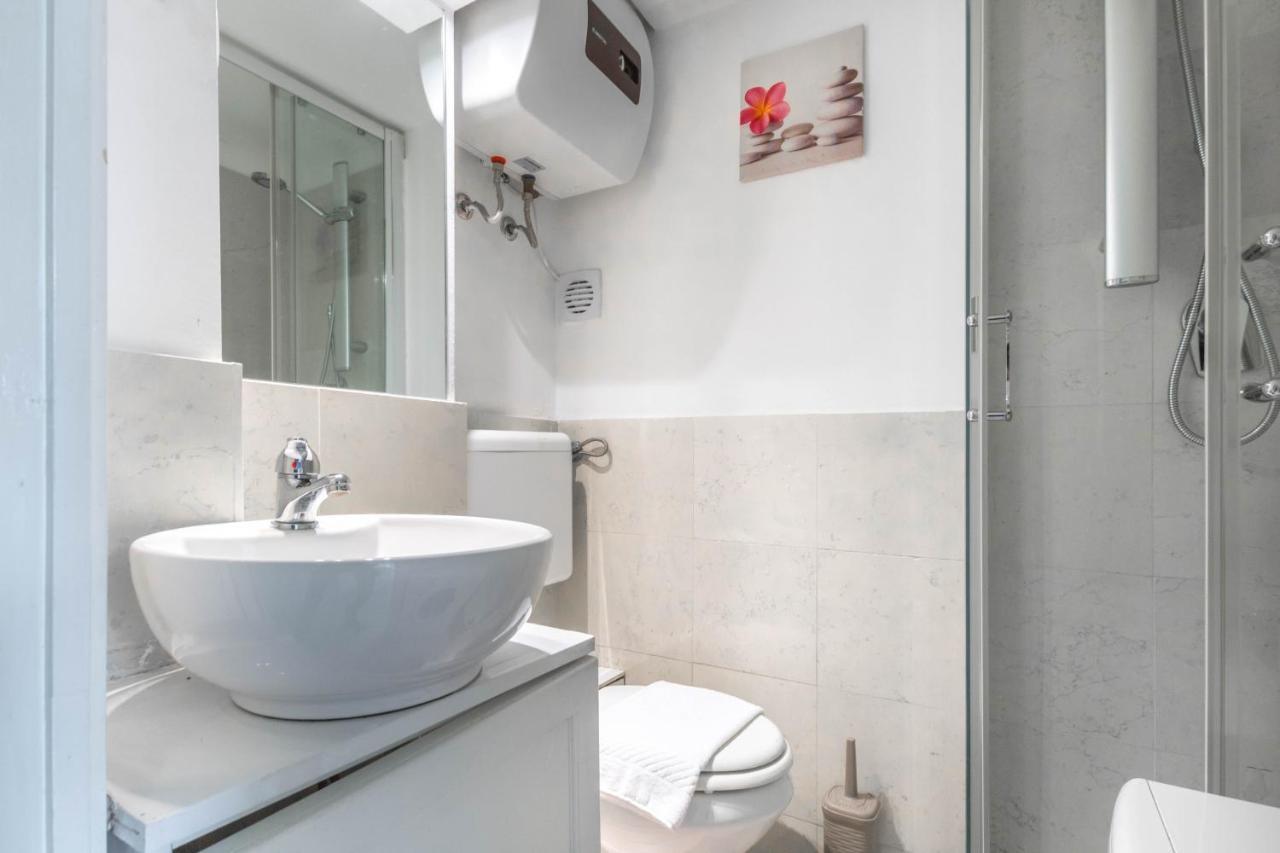 Apartment Joivy Lovely For 2 With Balcony Near Duomo *