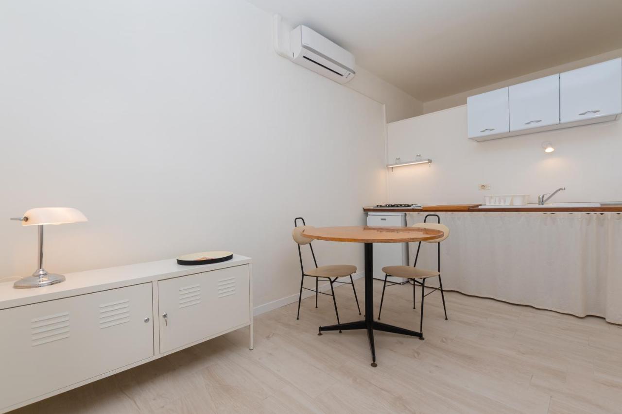 Bench Apartment Milan