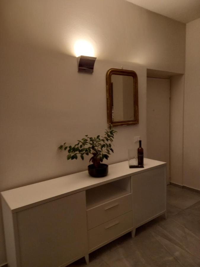 Apartment Home Suite Home - Super Attic Suite -With Free Parking - Zone Iulm & Naba & Navigli - Metro Subway Romolo