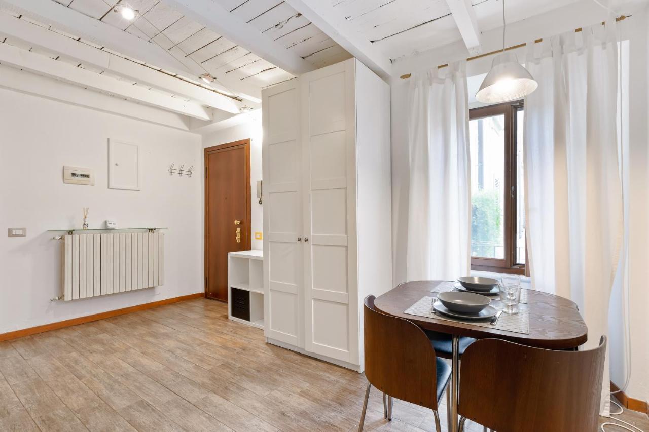 Apartment Joivy Beautiful For 2 Near Sempione Park