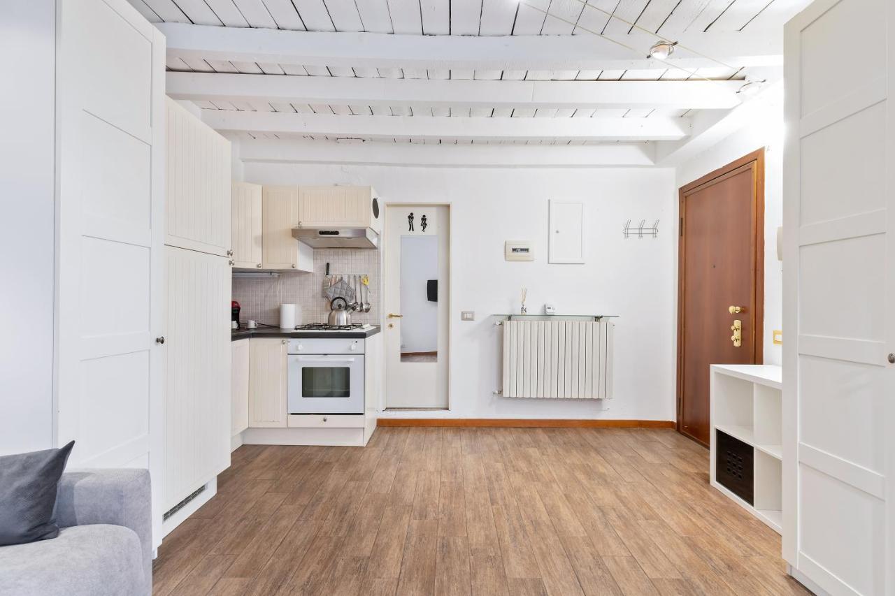 Apartment Joivy Beautiful For 2 Near Sempione Park Milan