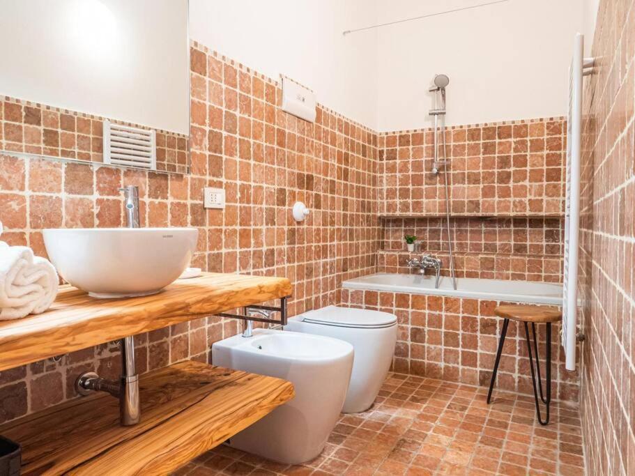 Romantic Flat On Navigli River By Easylife Milan