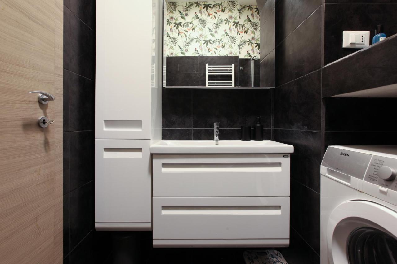 Modern Close To Shopping District Milan