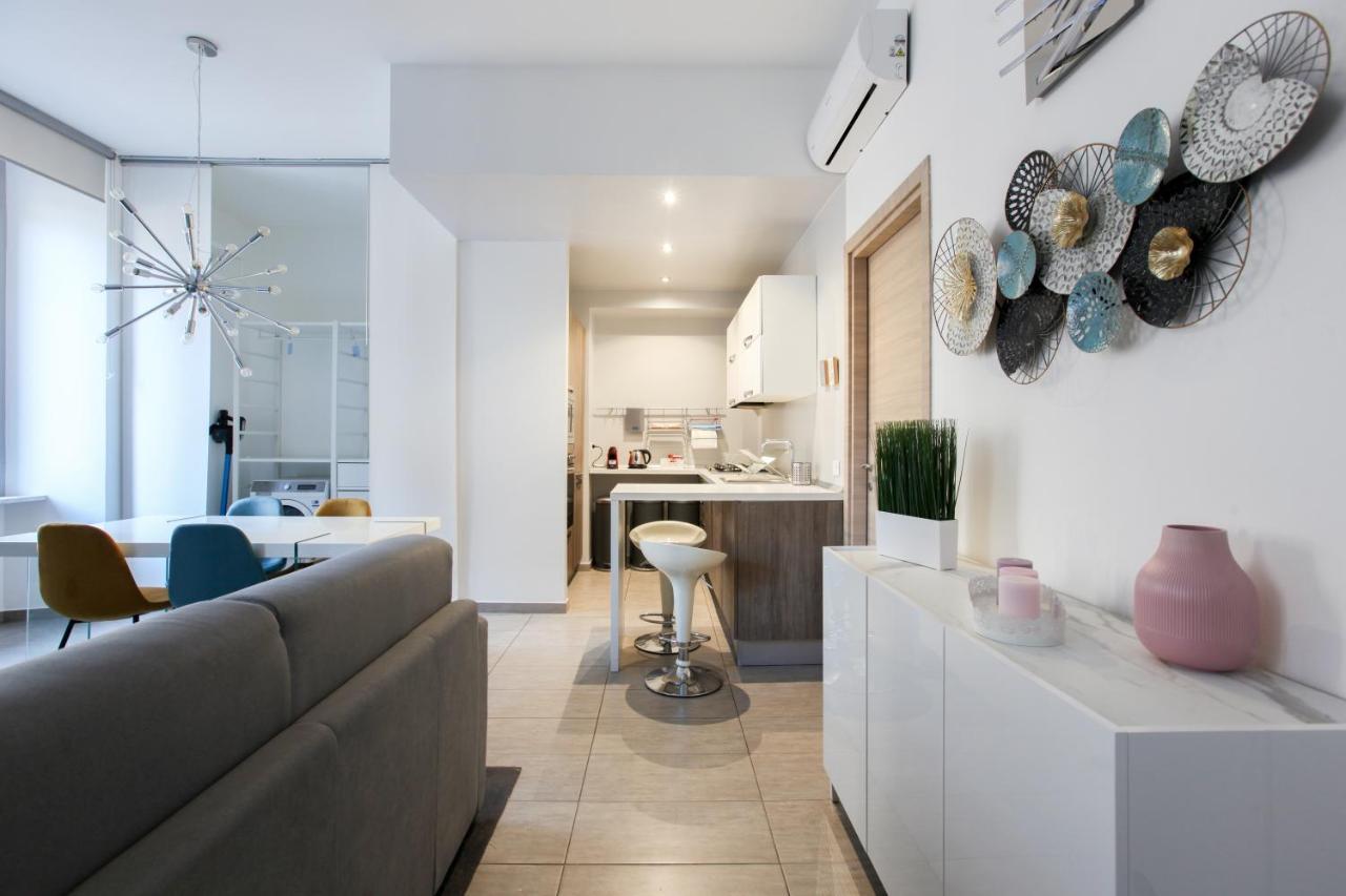 Modern Close To Shopping District Apartment *
