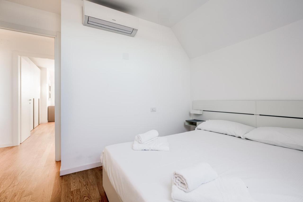 Modern With Terrace, Wifi & Ac Apartment *