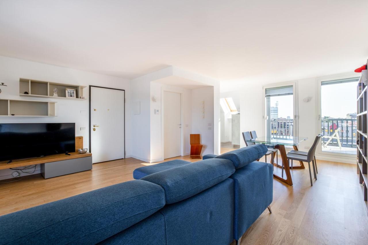 Modern With Terrace, Wifi & Ac Apartment *