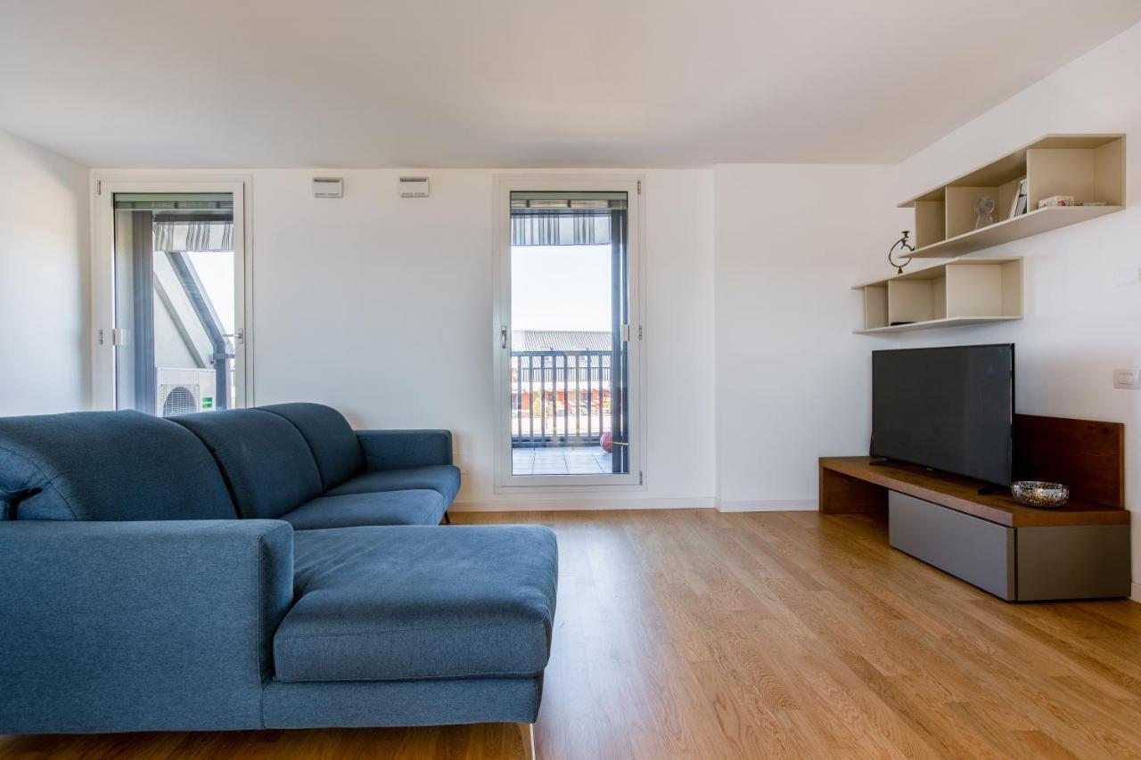 Apartment Modern With Terrace, Wifi & Ac *