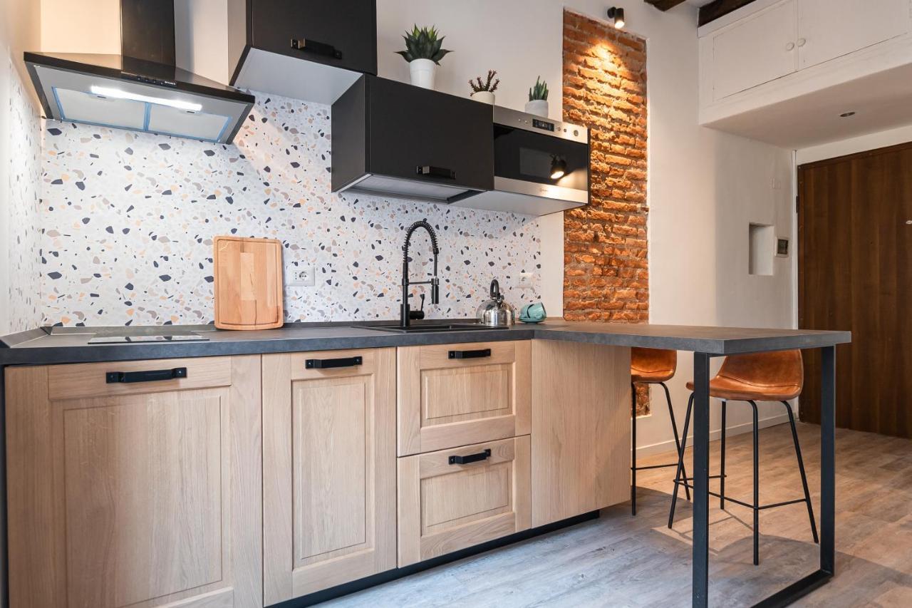 Urban Studio Apartment *