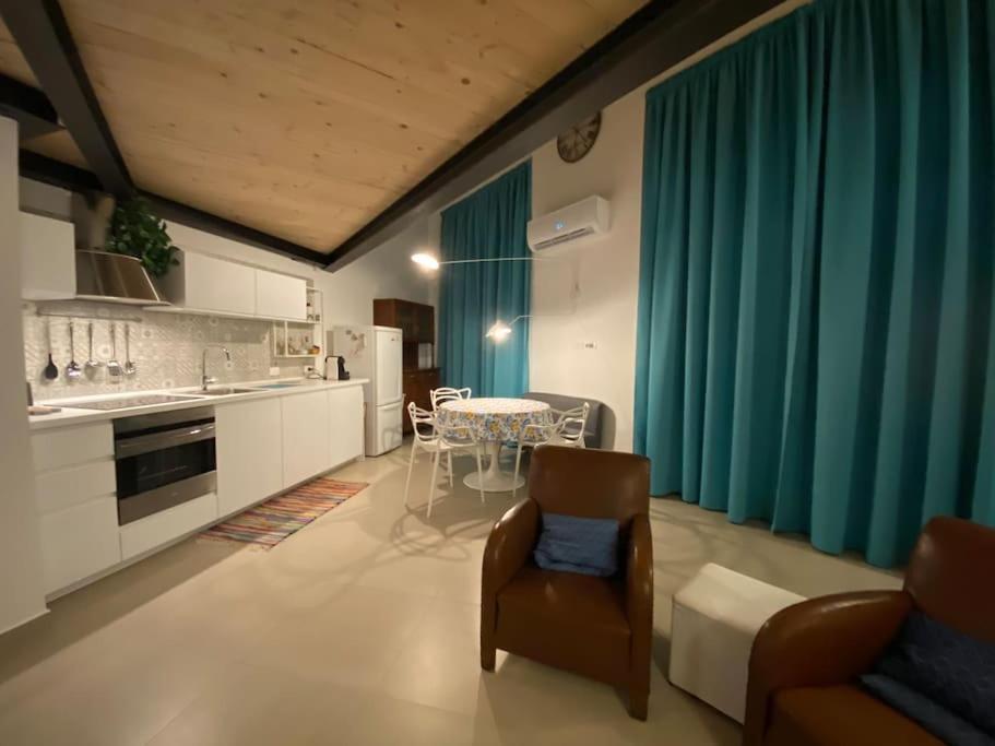 Open Space City Center Con Terrazzo E Due Bagni * Milan