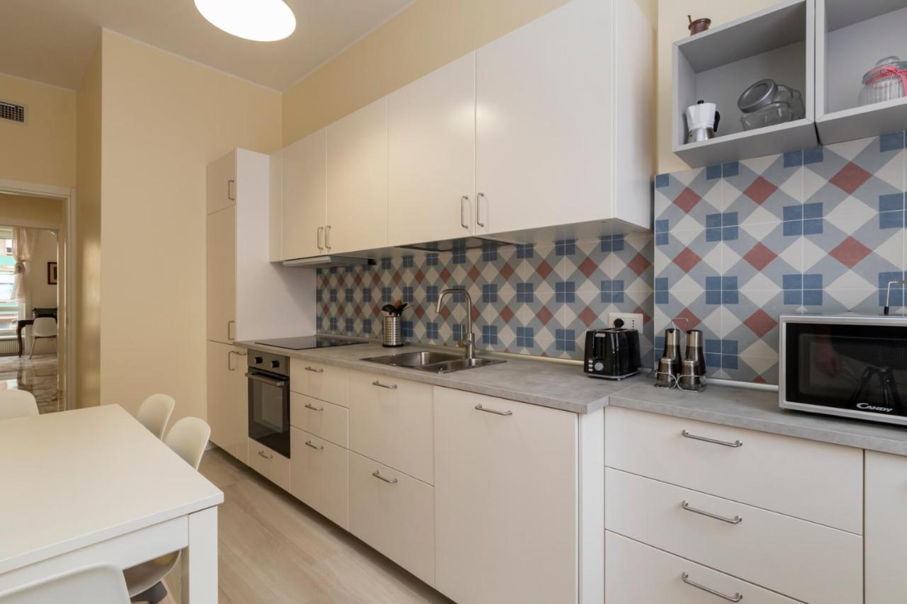 Apartment Joivy Modern 2bed Flat With Balcony, 250m From M5 Foppa And M2 Sant'agostino