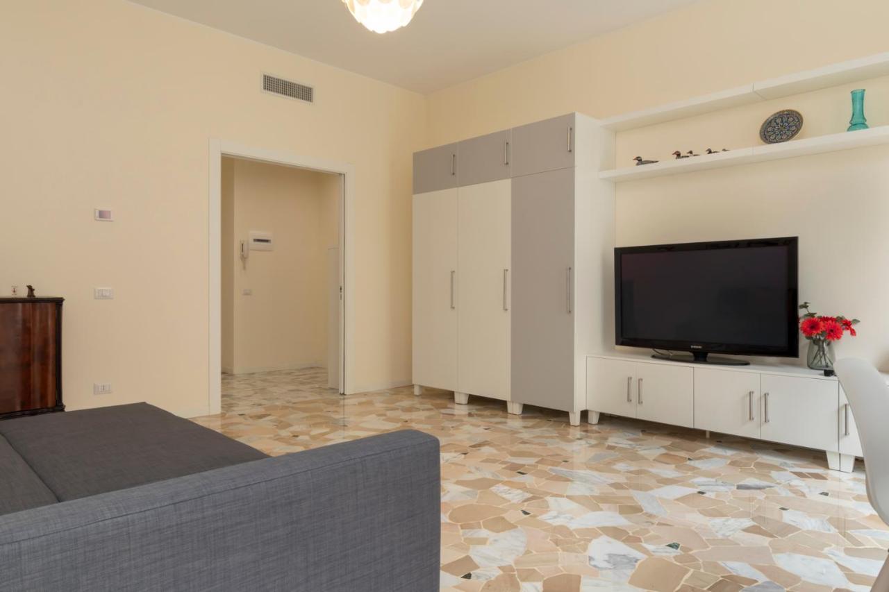 Joivy Modern 2bed Flat With Balcony, 250m From M5 Foppa And M2 Sant'agostino * Milan