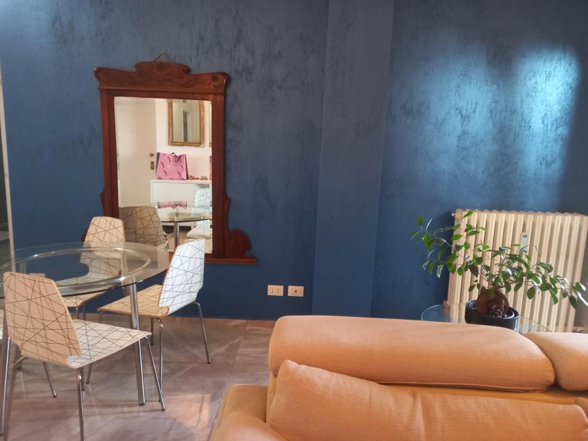 Home Suite Home - Super Attic Suite -With Free Parking - Zone Iulm & Naba & Navigli - Metro Subway Romolo Apartment *