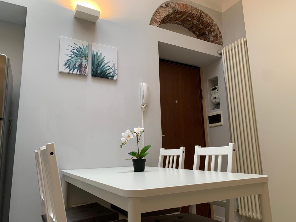 Appartamento Bilocale Di Ringhiera In Corso Como/garibaldi