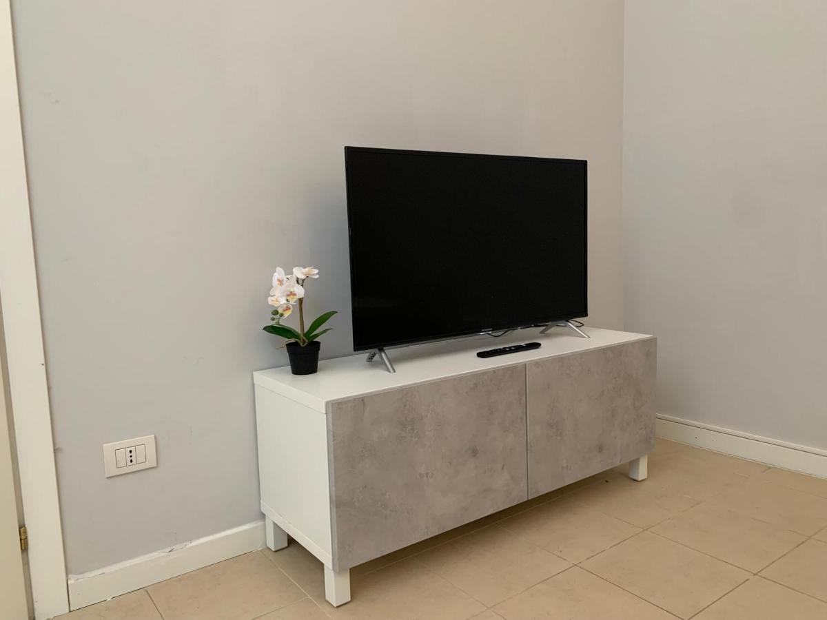 Appartamento Bilocale Di Ringhiera In Corso Como/garibaldi Milano