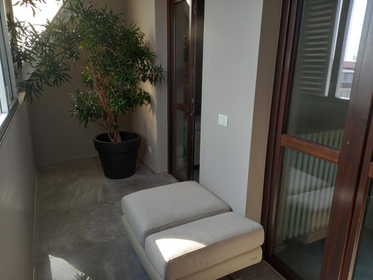Home Suite Home - Super Attic Suite -With Free Parking - Zone Iulm & Naba & Navigli - Metro Subway Romolo