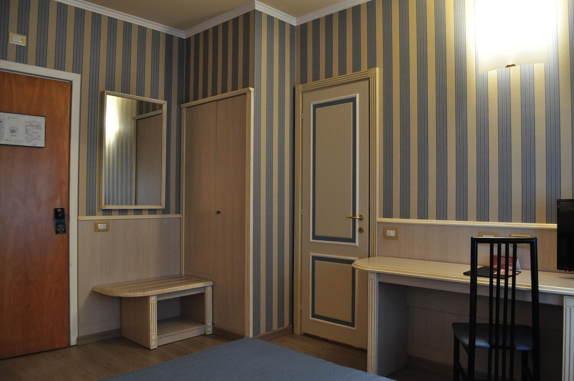 Garda Hotel 3*