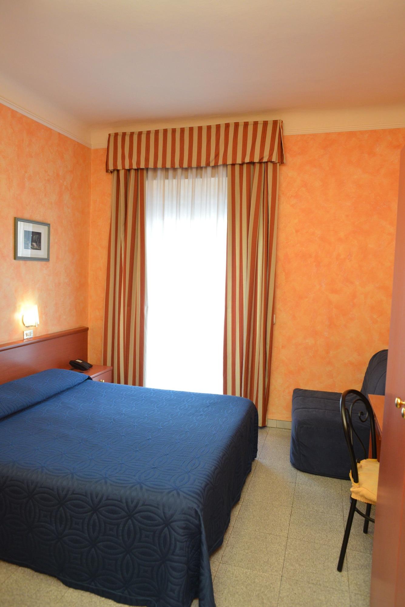 Aurora Hotel *