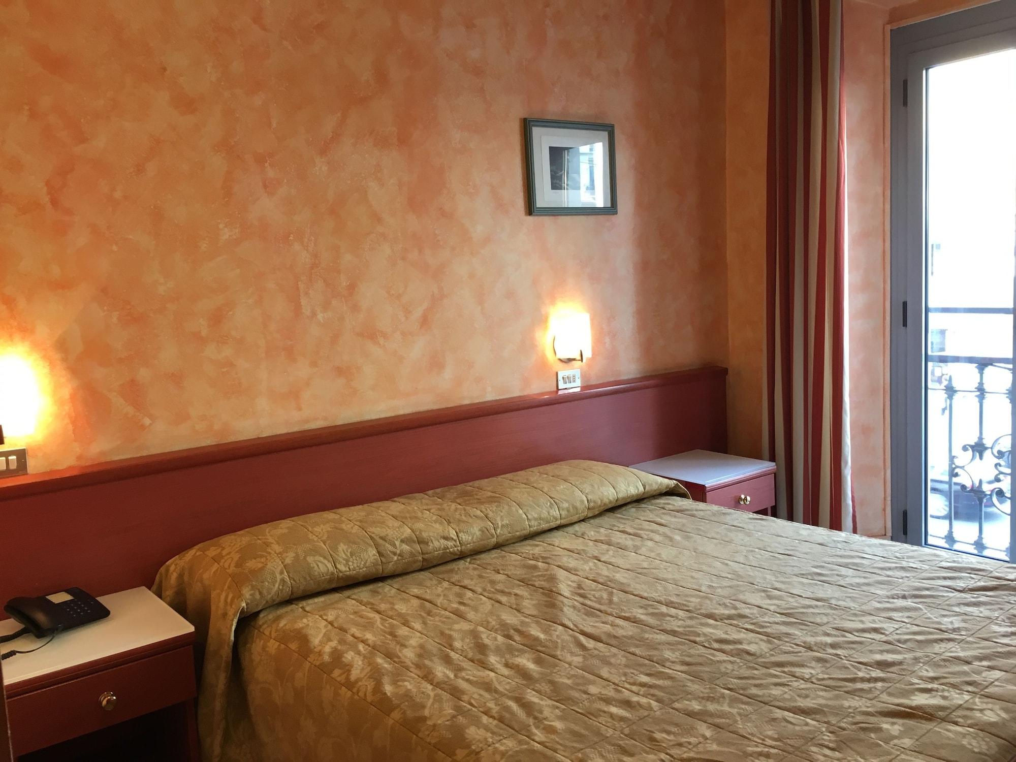 Hotel Aurora *