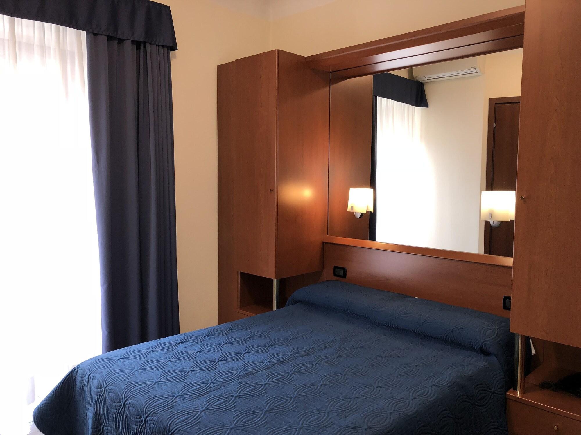 Aurora Hotel