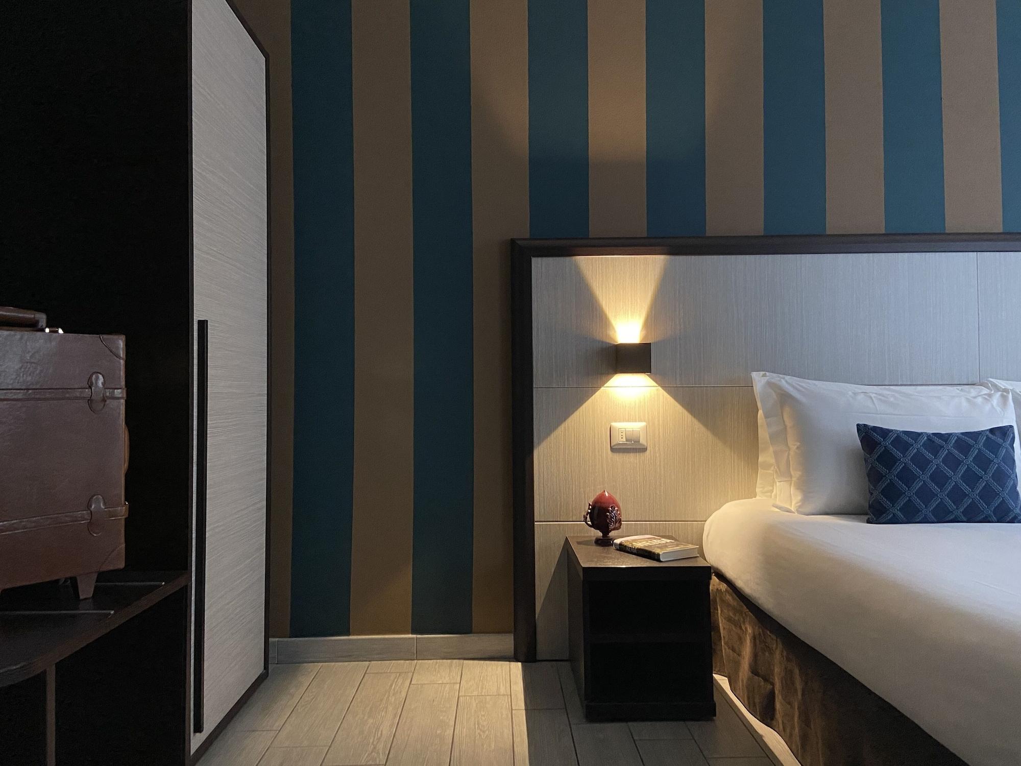 Hotel Av 2*