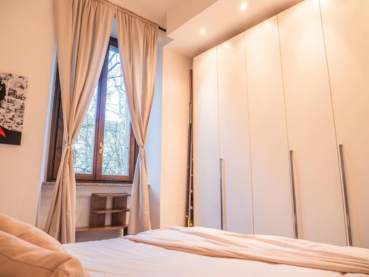 The Rent - One-bedroom In Cenisio District Apartment