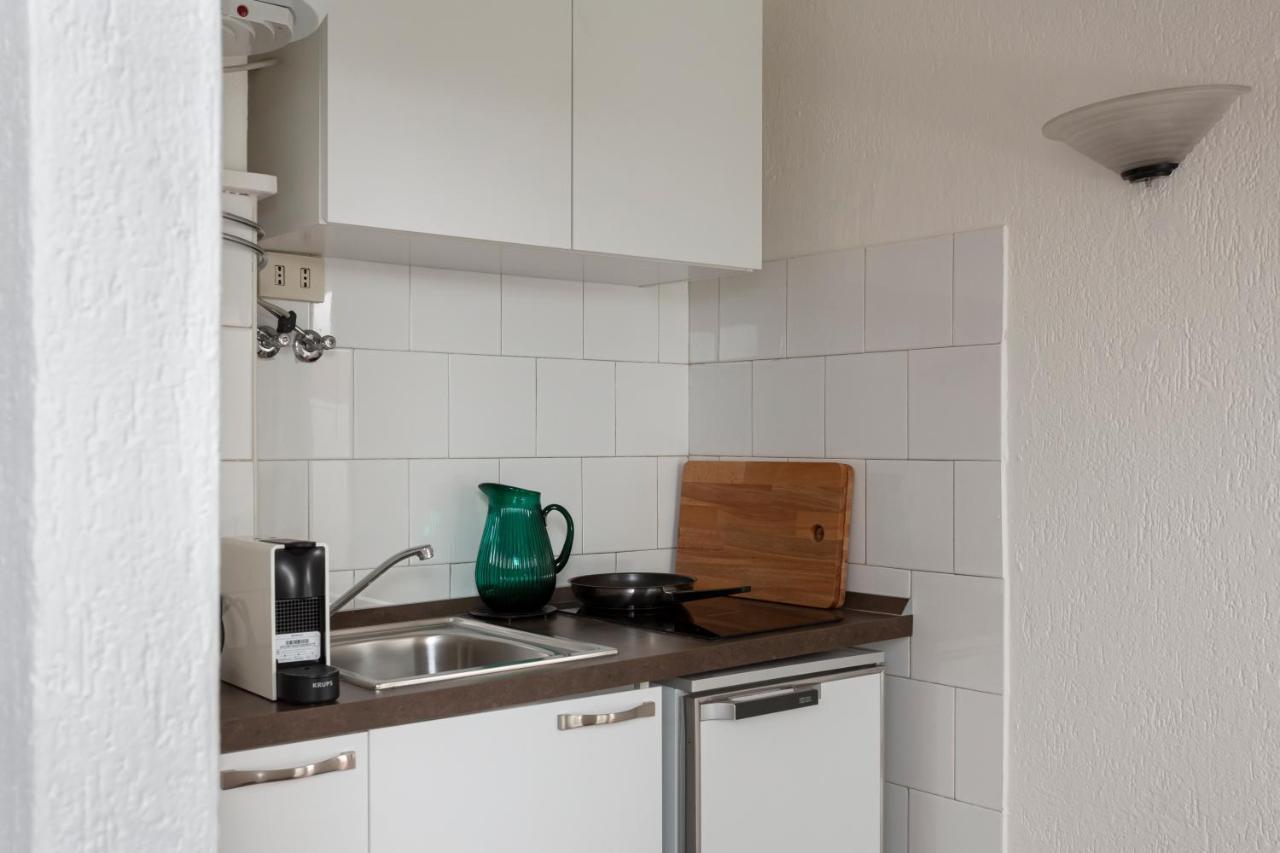 1 Bedroom & 1 Living Apt - Duomo 5 Apartment Milan