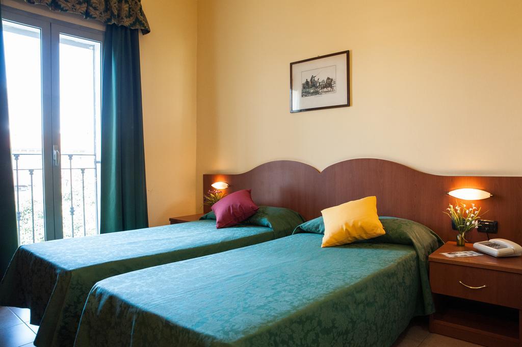 Hotel The 2*