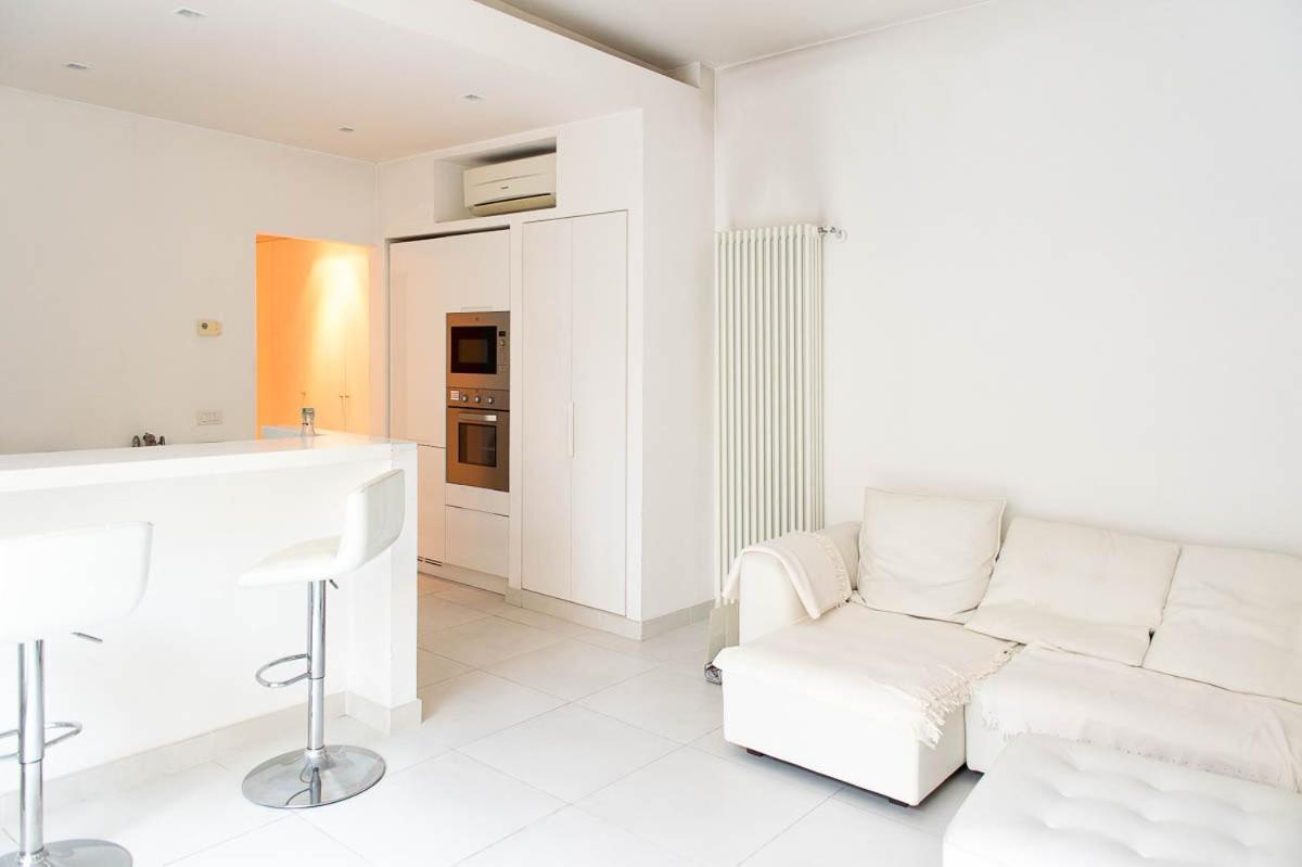 Hbhall Navigli 6b Milan