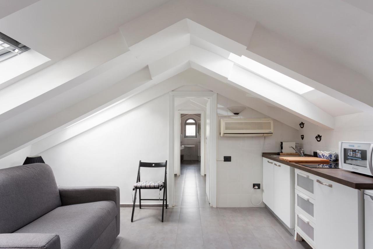 Apartment 1 Bedroom & 1 Living Apt - Duomo 7 Milan