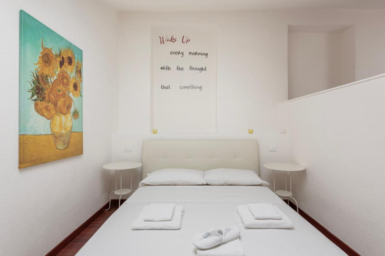 Apartment 1 Bedroom Apt - Duomo 4 Milan