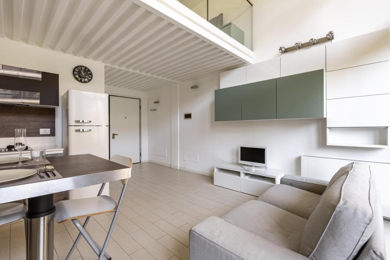 Elegant Loft With Balcony! Apartment *