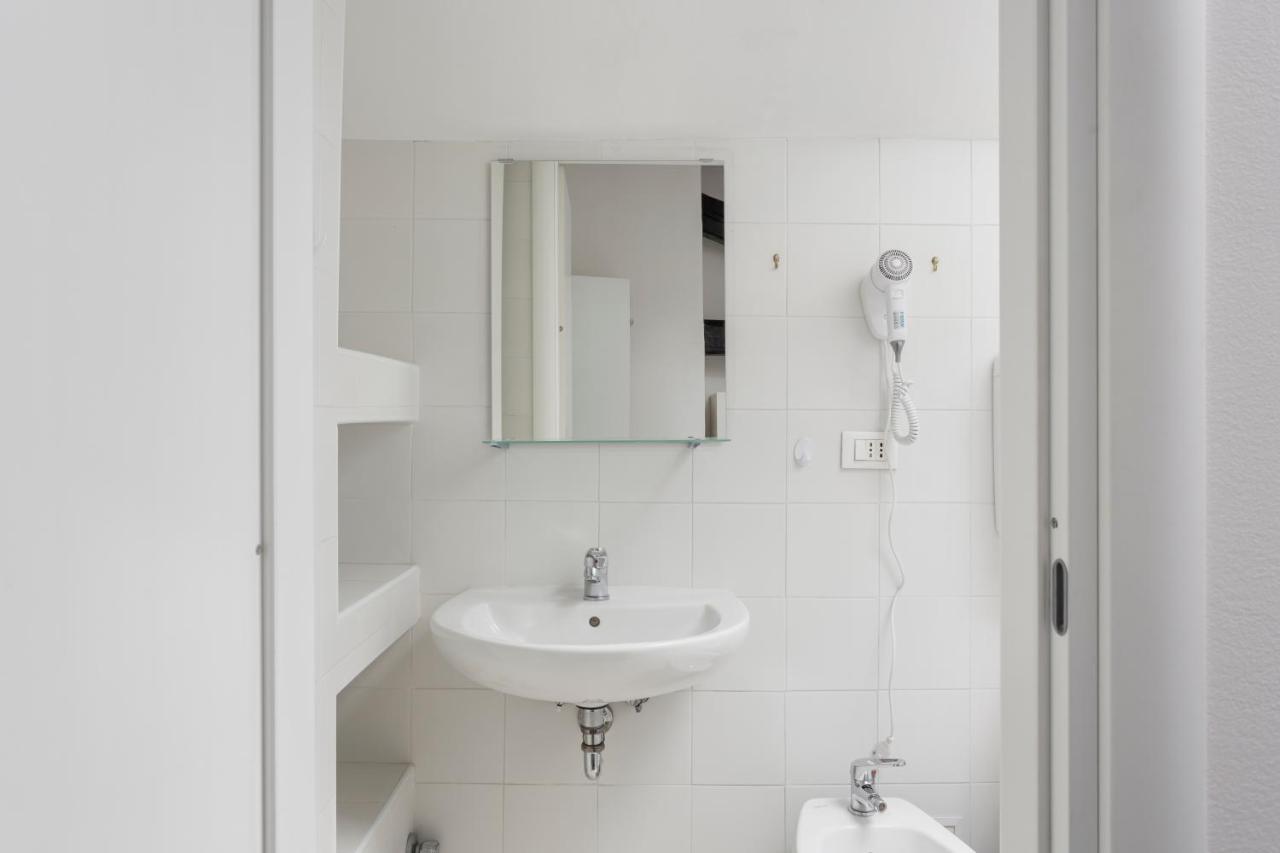 Apartment 2 Bedroom 2 Bathroom Apt - Duomo 1 Milan