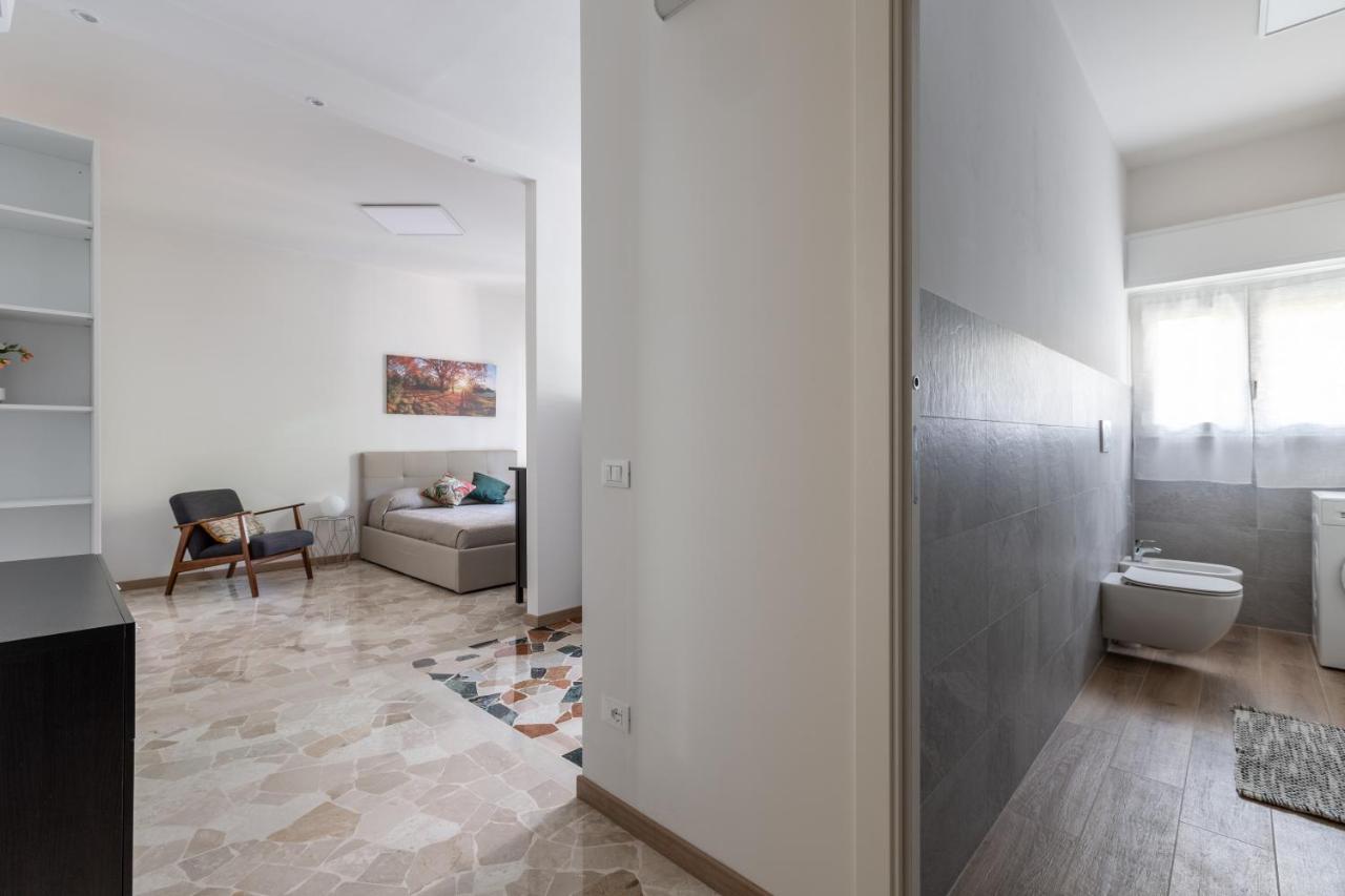 Apartment Piazzale Udine Balcony Milan