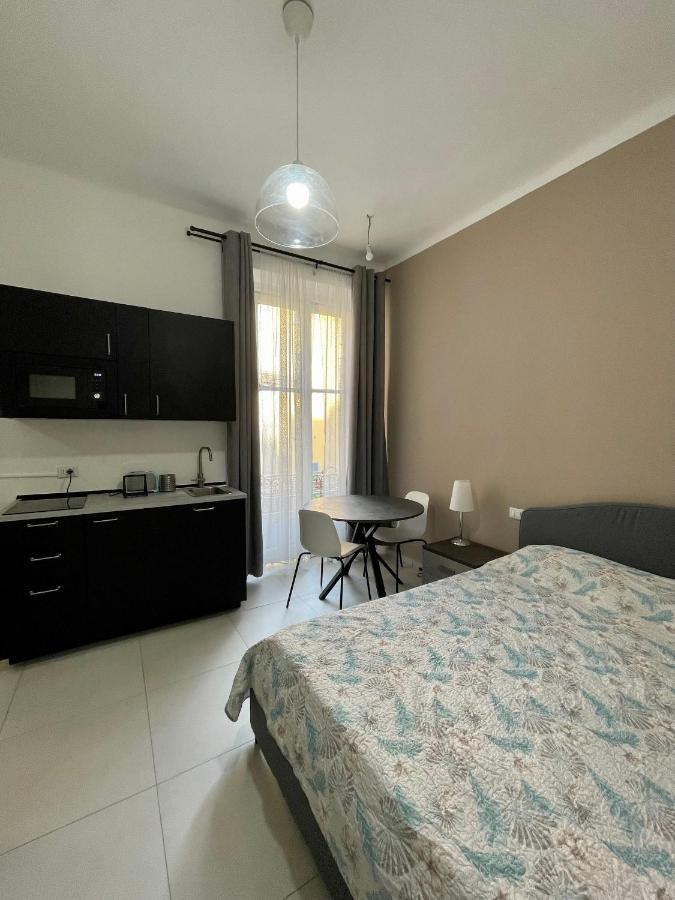 Apartment De Angeli New And Lovely Milan