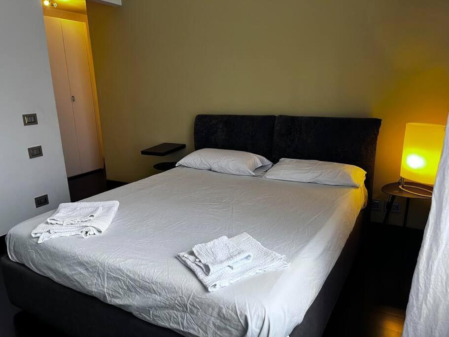 Sandra Flexyrent Wifi Charming Apt In Ticinese Apartamento