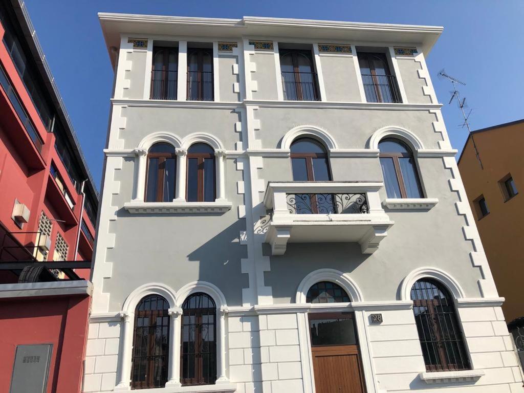 Villa Liberty In Zona Bovisa * Milan